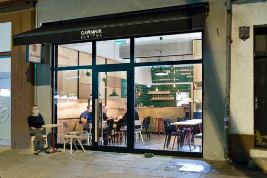 Carmnik Kantyna Bar & Grill